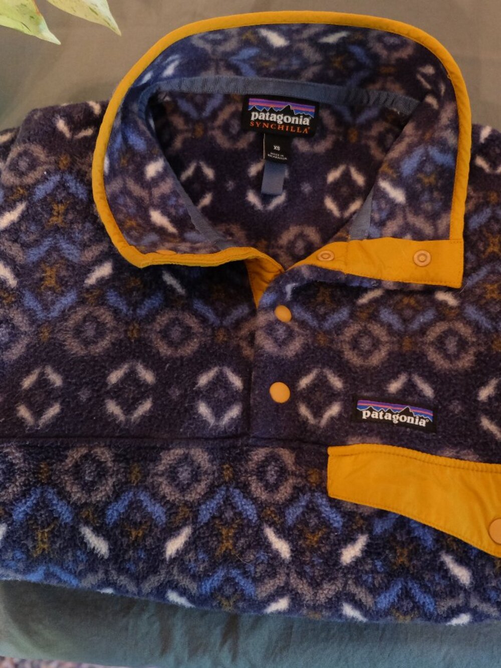 Patagonia Synchilla Snap-T Pullover in Tundra Cluster / New Navy
